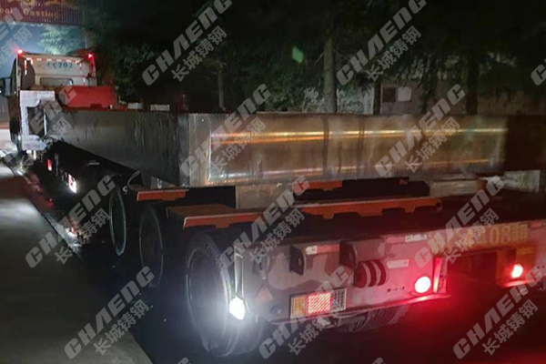 河南鑄鋼件加工廠又一批訂單完成，產品已裝車向著目的地出發！